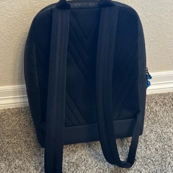 Louis Vuitton Dean Backpack Grey, Style Number M59924. - Picture 3 of 4